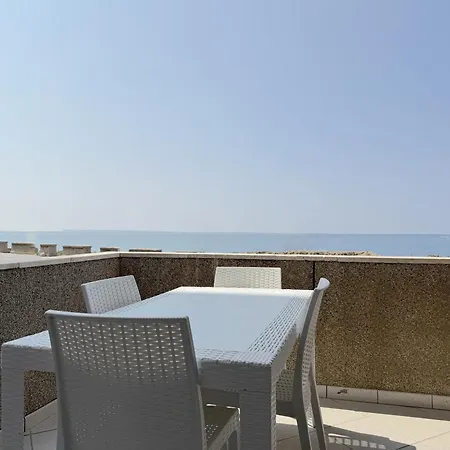 Amare - Sea Front Apartment *
